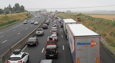 V Rakúsku a Slovinsku sa tvoria kilometrové kolóny. Môžu za to následky búrok