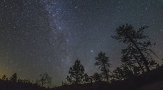 V týchto dňoch môžeme pozorovať neobyčajný meteorický roj. S odhalením záhady pomáhajú aj naši vedci