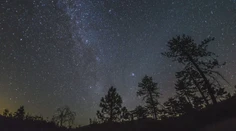 V týchto dňoch môžeme pozorovať neobyčajný meteorický roj. S odhalením záhady pomáhajú aj naši vedci