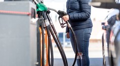 Cena benzínu skokovo rastie. Tlaku už podľahla aj nafta