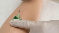 WHO vyšetruje, či záhadná forma hepatitídy u detí súvisí s adenovírusom a covidom