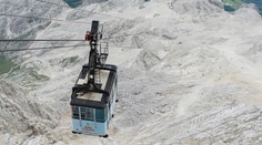 VIDEO: Chvíle hrôzy na lanovke v Taliansku. Kabína plná turistov sa uvoľnila, turisti sa hodiny kývali nad priepasťou