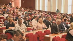 Šéfovia miest a obcí dostanú až 5-mesačné odstupné. Horibilnú sumu odklepli v Nitre