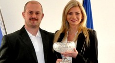 Kotleba ocenil túto blondínku. Poznáte ju?