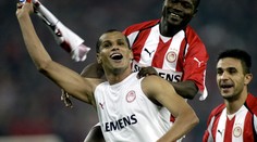 Rivaldo žiari na trávniku so synom