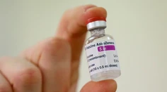 AstraZeneca znížila účinnosť svojej vakcíny proti ochoreniu COVID-19
