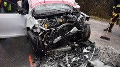 Vážna nehoda pri Brezne. Auto sa zrazilo s jeleňom a čelne vrazilo do ďalšieho vozidla, hlásia ťažko zranených