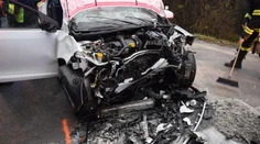 Vážna nehoda pri Brezne. Auto sa zrazilo s jeleňom a čelne vrazilo do ďalšieho vozidla, hlásia ťažko zranených
