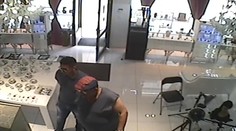 Megakrádež šperkov v Bratislave: Z predajne zmizli zlaté šperky za desaťtisíce eur