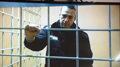 Väznený kritik Kremľa Alexej Navaľnyj tvrdí, že ho za mrežami úmyselne nakazili