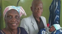 Dvojica sa v 70-ke stala rodičmi. Po 43 rokoch pokusov sa im narodili dvojičky