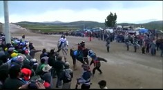 Divák sa počas dostihov zrazil s koňom. Neprežil