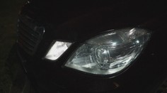 Xenónové alebo LED svetlá v autách prinášajú pre vodičov aj riziká