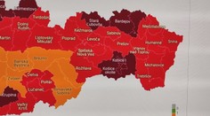 Košice sa zafarbili do bordova. Výhodu majú iba zaočkovaní