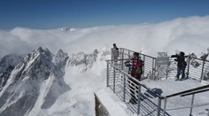 V Tatrách je ešte poriadna zima, pribudol aj nový sneh. Takto to vyzerá na Lomničáku