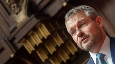 Premiér Pellegrini: Ja by som bieloruského prezidenta na oslavy SNP nepozval