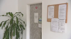 Kým lekári v nemocniciach sa pomoci dočkali, ich kolegovia z ambulancií hrozia kolapsom