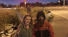 Ľudskosť ešte existuje: Pre bezdomovca vyzbierali státisíce dolárov