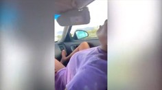 Dramatické video: Žena porodila v aute za jazdy, kričali s ňou aj ďalšie tri deti
