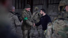 Zelenskyj okrem frontovej línie pri Bachmute navštívil aj Charkov, ocenil hrdinstvo tamojších obyvateľov