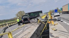 Diaľnica D2 v smere do Bratislavy bola neprejazdná. Vodiči sa na obchádzke zdržali dve hodiny