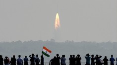 Indická raketa vyniesla na obežnú dráhu Zeme rekordných 104 družíc