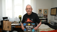 Má 101 rokov, stále však vášnivo fandí obľúbenému klubu. Ten ho teraz odmenil