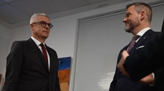 Všetky prieskumy sa zhodujú. Až na jeden, ktorý ukázal prstom na jasného favorita (+ súhrn)