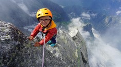 Chlapec (3) ako najmladší človek zdolal jeden z najikonickejších alpských štítov