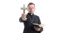 Biskupi mobilizujú, odznejú tvrdé narážky na homosexuálov