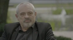 Bývalý šéfredaktor spravodajstva v Markíze: Byť redaktorom nie je o mávaní mikrofónom