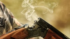 Chlapca krátko po narodení zasiahla zablúdená guľka poľovníka. Svoj boj prehral