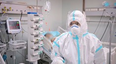 Predložila falošný covidpas a zomrela. Lekár tvrdí, že by ju liečili inak, keby vedeli, že nemá vakcínu