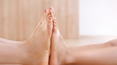 Máte ploché nohy? Nepodceňujte to a takto s nimi cvičte