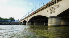 Problémy v Paríži. Pre nepriaznivú kvalitu vody v Seine presunuli preteky triatlonistov
