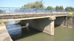 Cestovanie na Zemplínsku šíravu je čoraz riskantnejšie. Kľúčový most stále neopravili