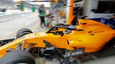 Alonso sa rozlúči na špeciálne nalakovanom monoposte