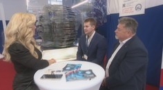 Samuel vytvoril unikátny mechanizmus, ktorý prepája umenie a techniku. Zostrojil kinetickú sochu velikánov vedy