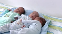 Trikrát toľko radosti, ale aj starostí. Navštívili sme rodinu trojčiat