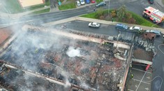 VIDEO: Mladý Čech chcel vyslobodiť zapadnutý telefón zapaľovačom, zhorel celý supermarket