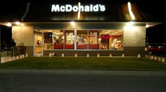 Americký senátor vyzval McDonald’s, aby zvýšil minimálnu mzdu tak ako Amazon