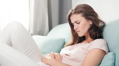 Nemôžete ísť na toaletu? Najčastejšie príčiny zápchy a rady, ako ju účinne poraziť