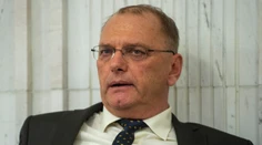 Šéfa sociálnej poisťovne zatiaľ neodvolajú. Ľubomír Vážny ustál dnešný poslanecký prieskum