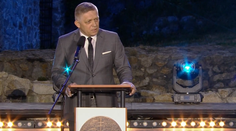 GALÉRIA: Robert Fico vystúpil prvýkrát od atentátu na verejnosti. Prišiel na Devín