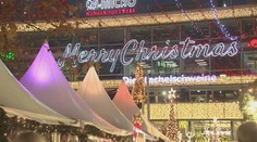 Vianoce konečne bez obmedzení. Sviatočnou atmosférou dýchajú námestia veľkých metropol aj malých miest