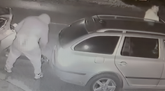 Poznáte ho? Polícia pátra po majiteľovi tohto zadku. Priamo spred domu ukradol majetok za 800 eur