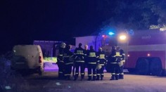 Tragická noc v Čachticiach. V dome našli po požiari telo ženy, synovi sa podarilo ujsť