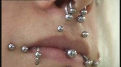 Spôsobiť môžu vážne zdravotné problémy. Piercing a tetovanie si dávajú už aj tínedžeri, rodičia chcú zmenu zákona