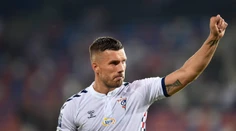 VIDEO: Legendárny nemecký búrlivák dostal červenú kartu vo vlastnom charitatívnom zápase