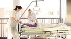 Premenovanie zdravotníckych asistentov na sestry odmietajú aj odbory